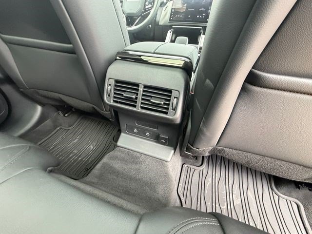 Certified 2026 Land Rover Range Rover Velar Dynamic SE AWD/4WD image 17
