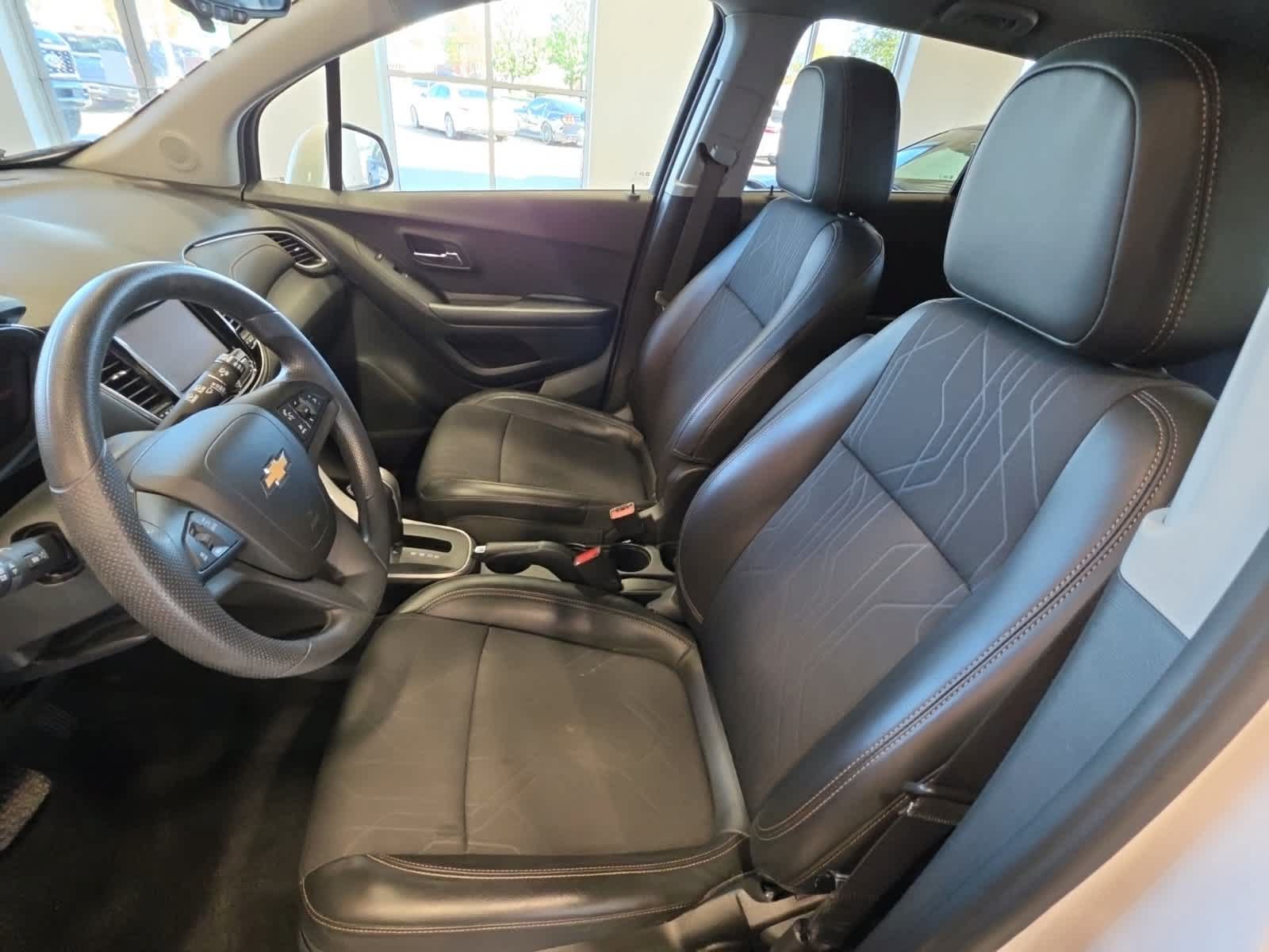 Used 2021 Chevrolet Trax LT FWD image 15