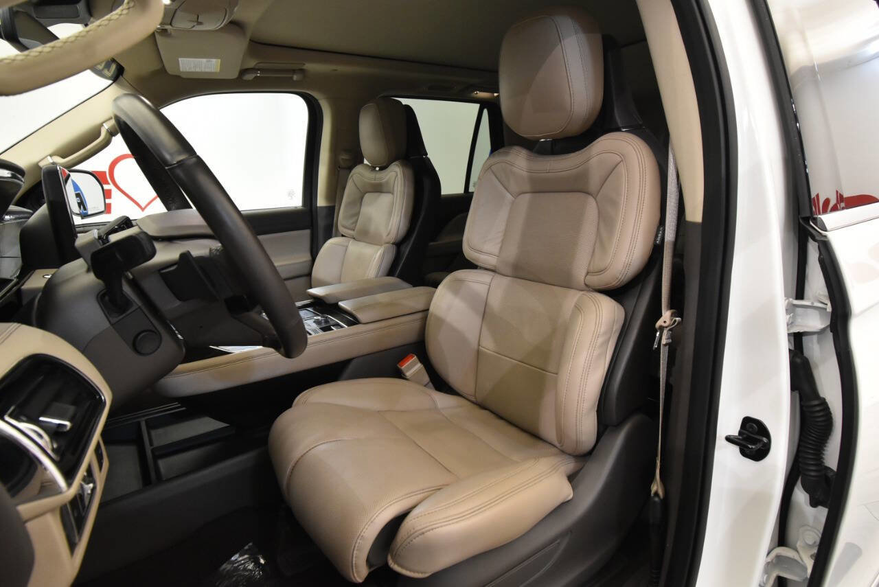 Used 2022 Lincoln Navigator Reserve image 11