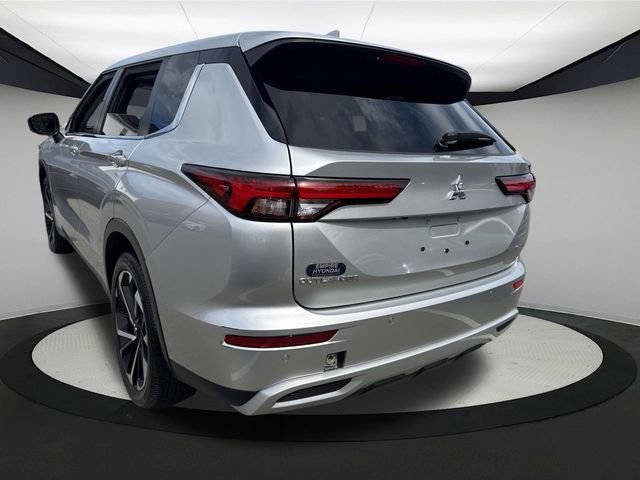 Used 2024 Mitsubishi Outlander SE Black Edition image 12