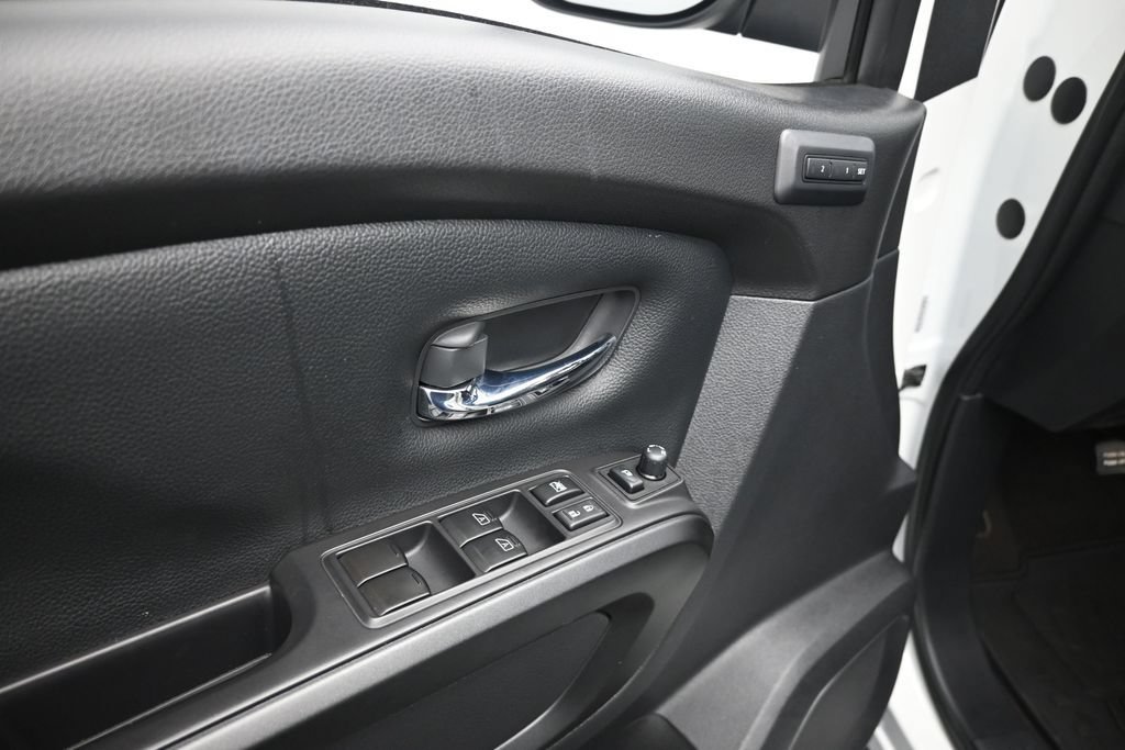 Used 2021 Nissan Titan PRO-4X w/ Pro-4x Convenience Package AWD/4WD image 10