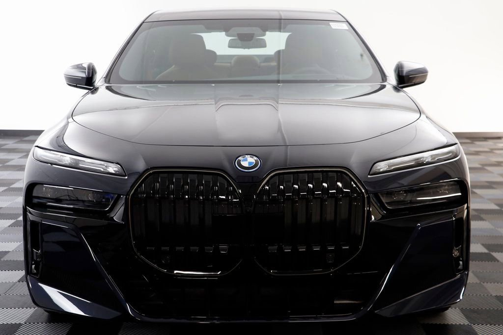 Used 2025 BMW 750e xDrive w/ Executive Package image 24