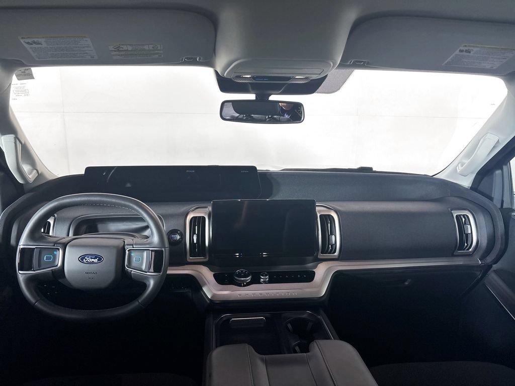 Used 2025 Ford Expedition Active AWD/4WD image 12
