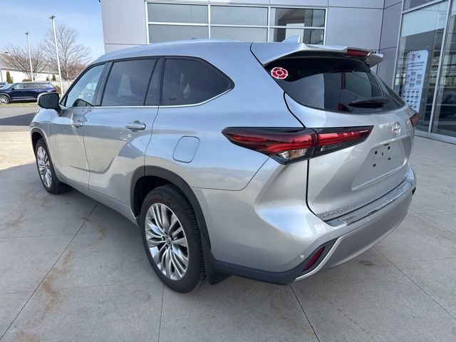 Used 2025 Toyota Highlander Platinum image 5