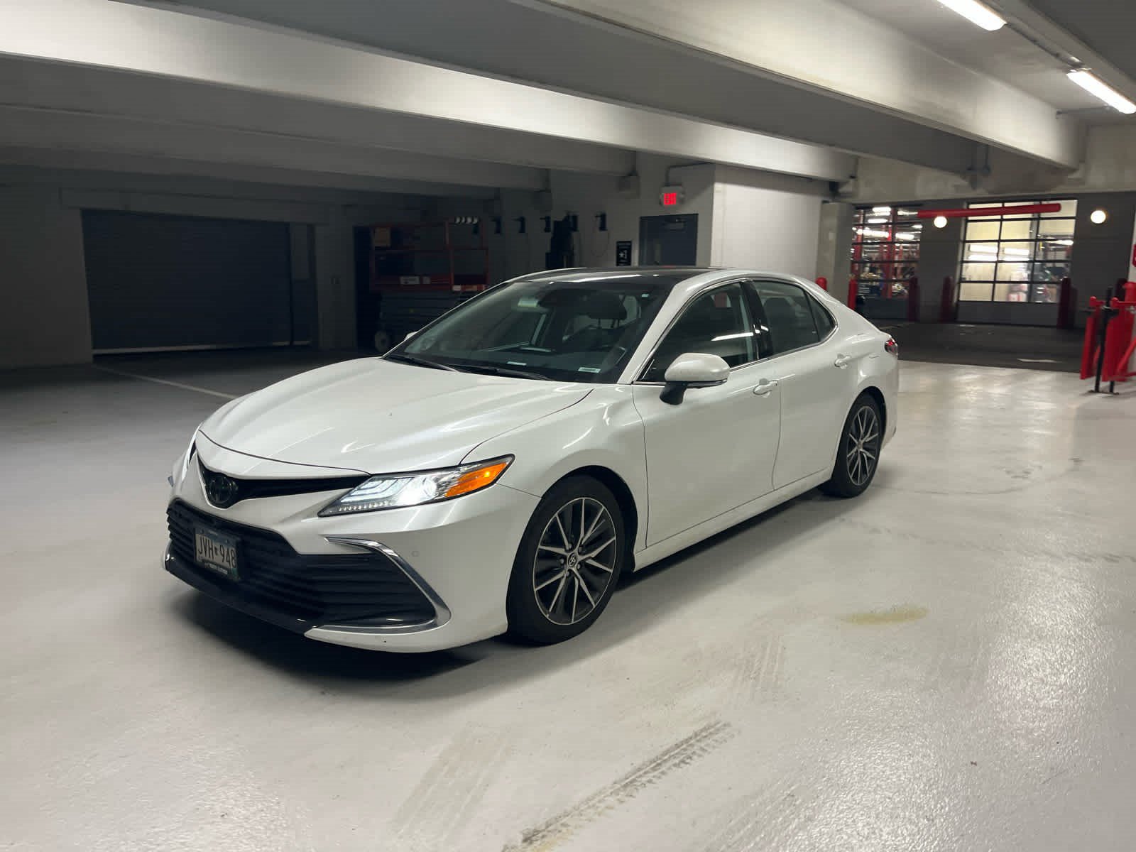 Used 2023 Toyota Camry XLE w/ Navigation Package FWD image 3