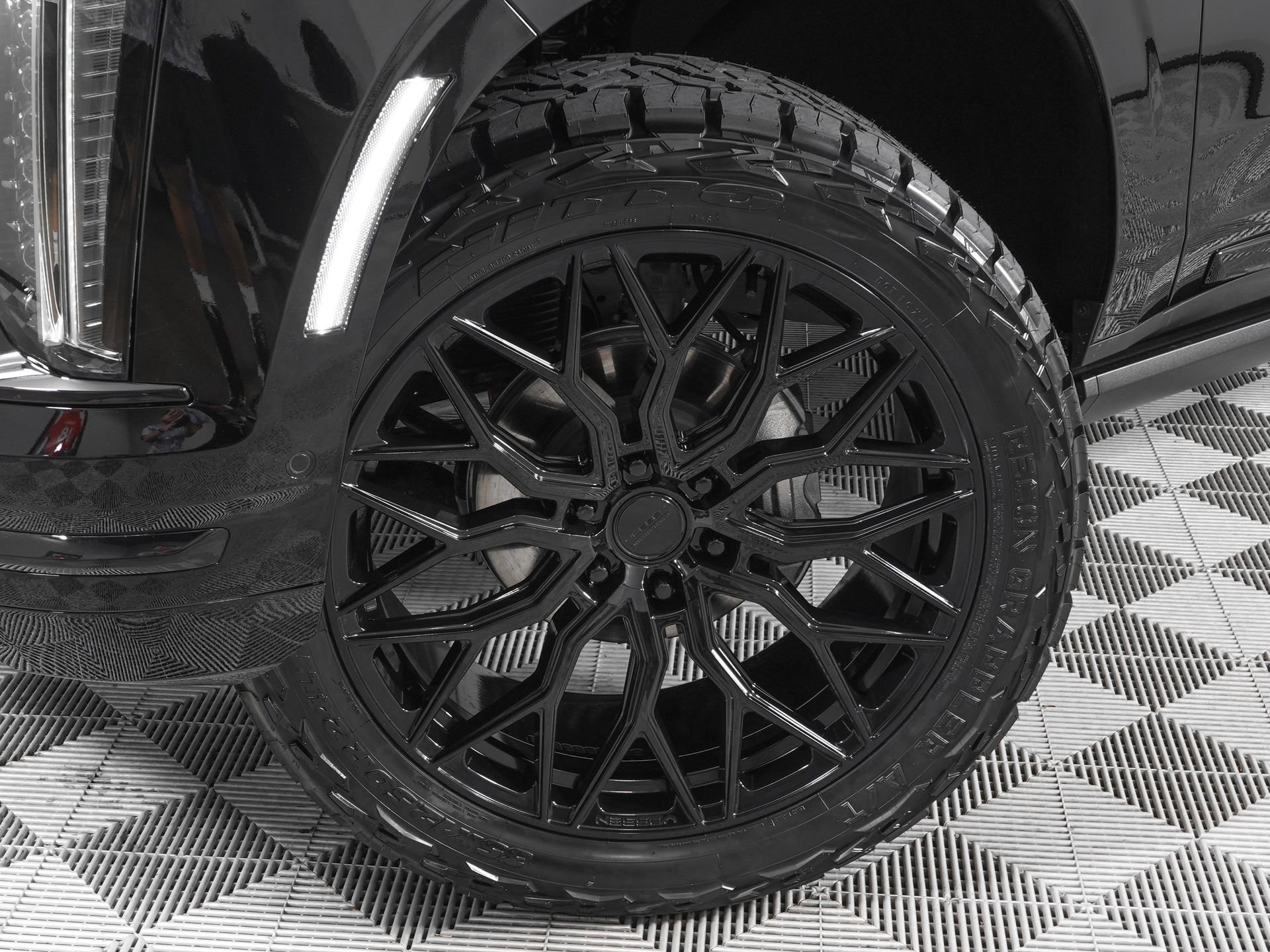 Used 2026 Cadillac Escalade Platinum Sport w/ LPO, Floor Liner Package AWD/4WD image 35
