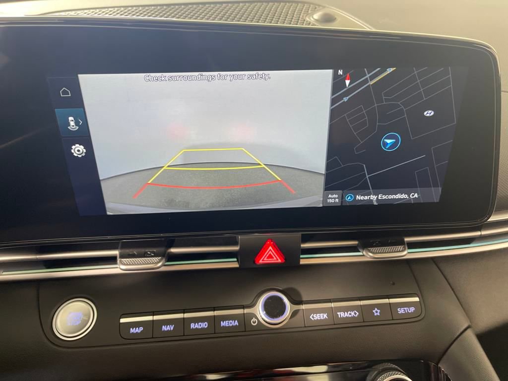 New 2025 Hyundai Elantra Limited image 17