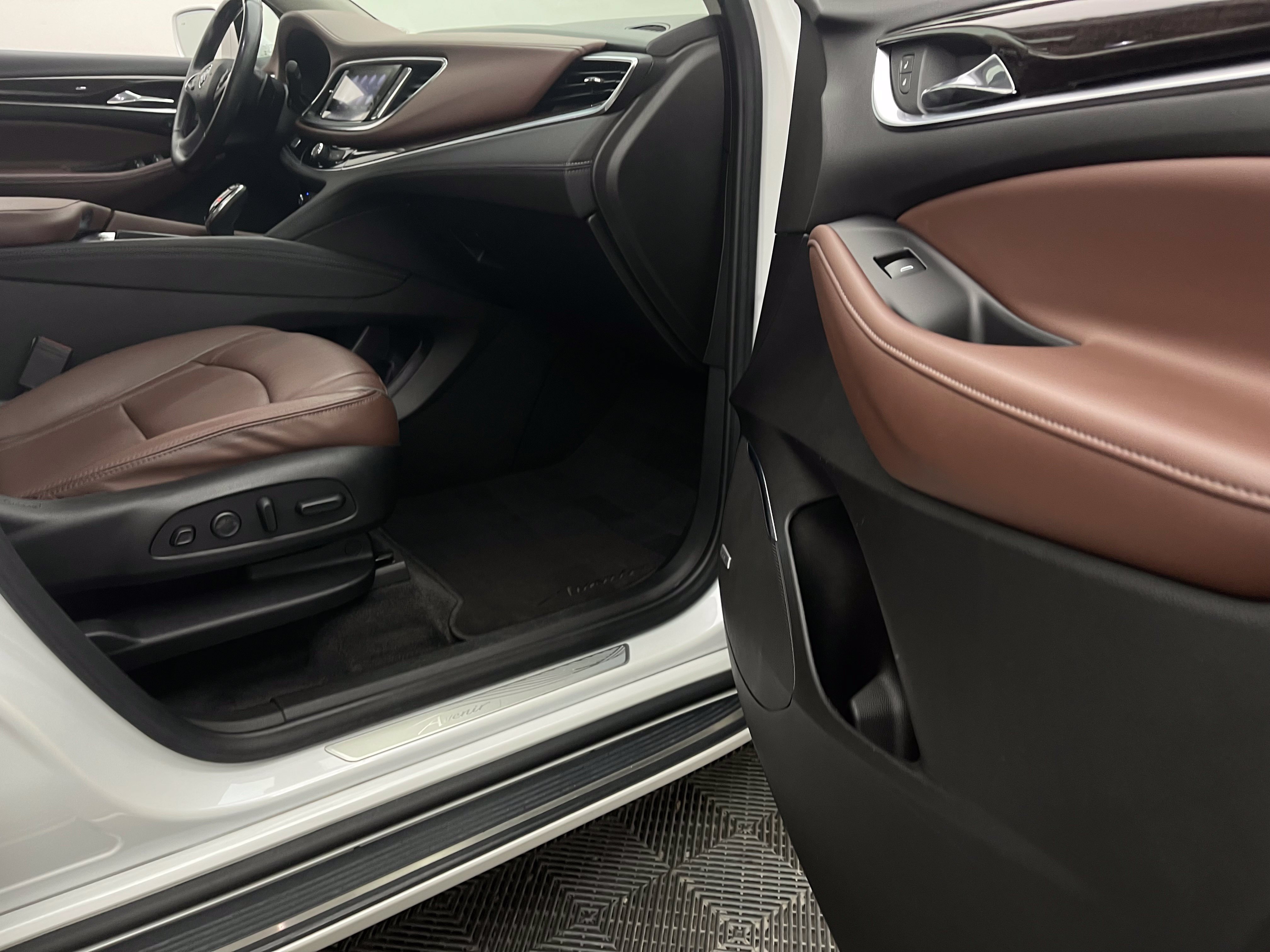Used 2020 Buick Enclave Avenir w/ Avenir Technology Package FWD image 37
