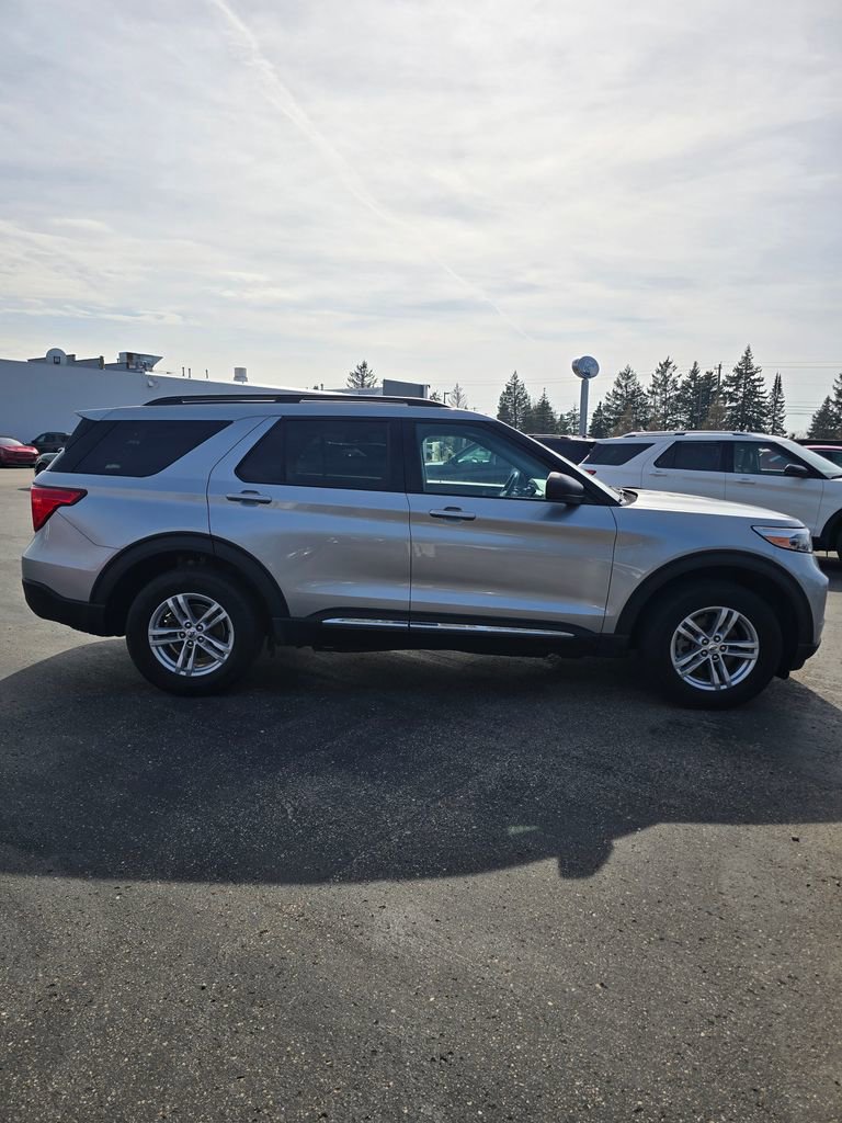 Used 2023 Ford Explorer XLT w/ Equipment Group 202A AWD/4WD image 6