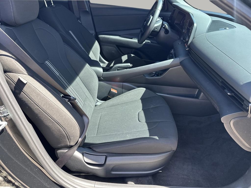 Used 2025 Hyundai Elantra Sport image 14