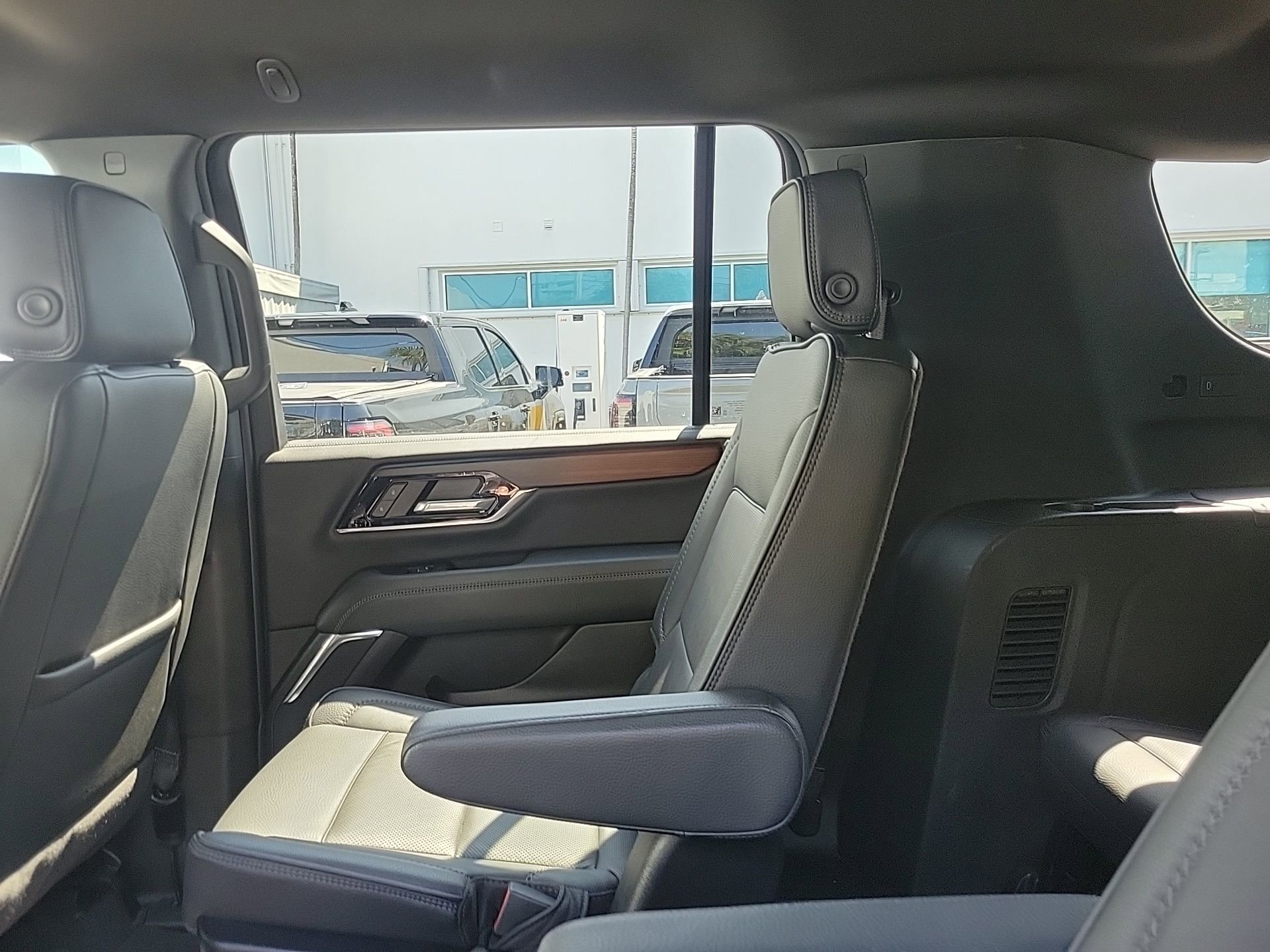 Used 2025 GMC Yukon XL Denali image 22