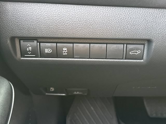 Used 2024 Toyota Venza LE AWD/4WD image 29