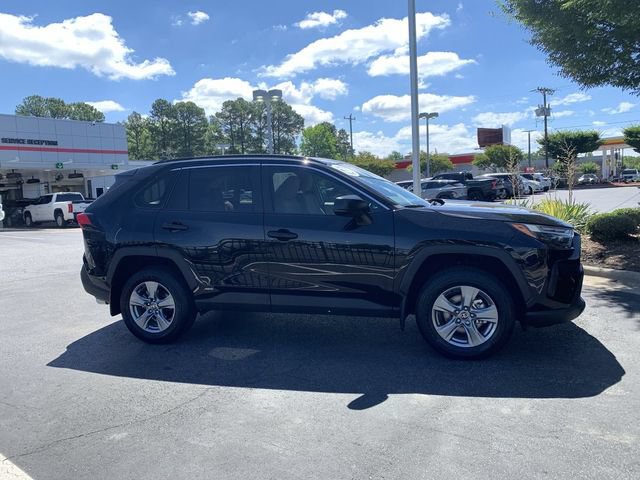 Used 2025 Toyota RAV4 LE AWD/4WD image 9