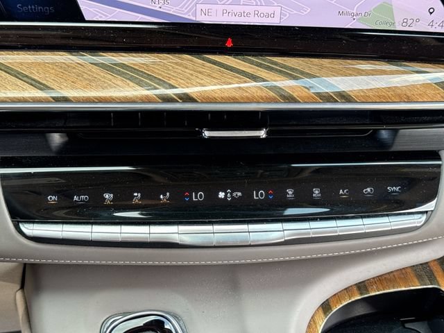 Used 2021 Cadillac Escalade Premium Luxury Platinum AWD/4WD image 19