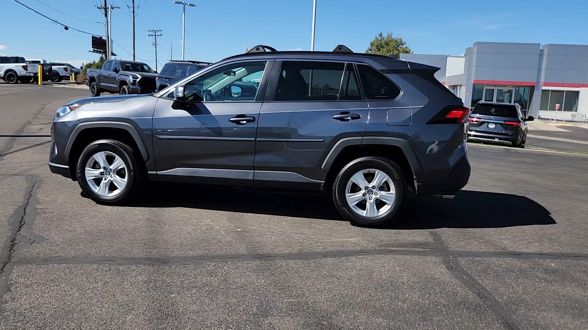 Used 2021 Toyota RAV4 XLE AWD/4WD image 2