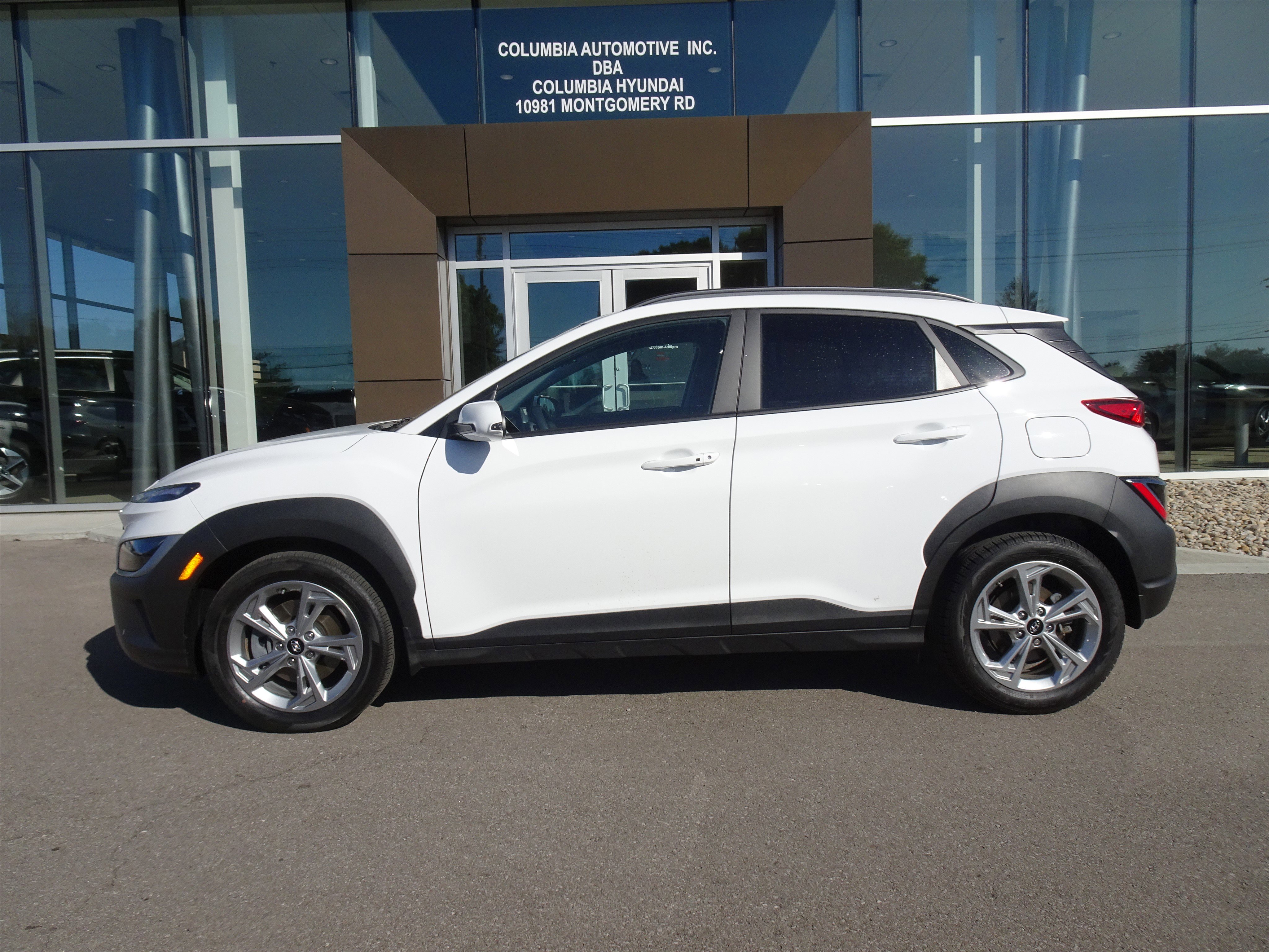 Used 2023 Hyundai Kona SEL AWD/4WD image 2