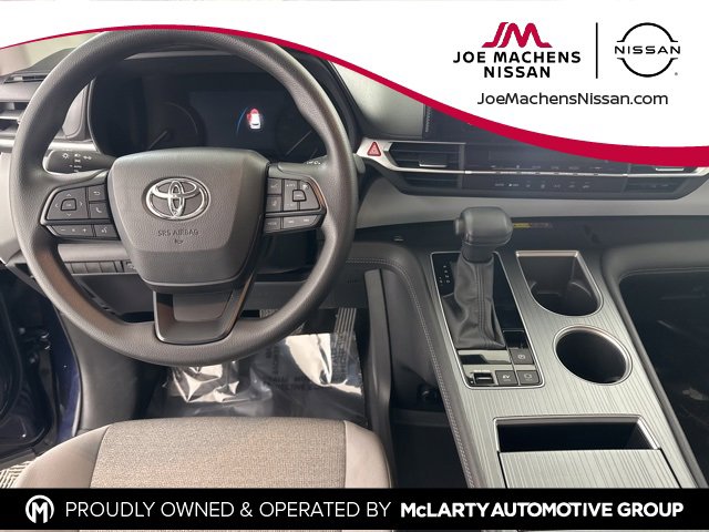 Used 2025 Toyota Sienna LE image 28