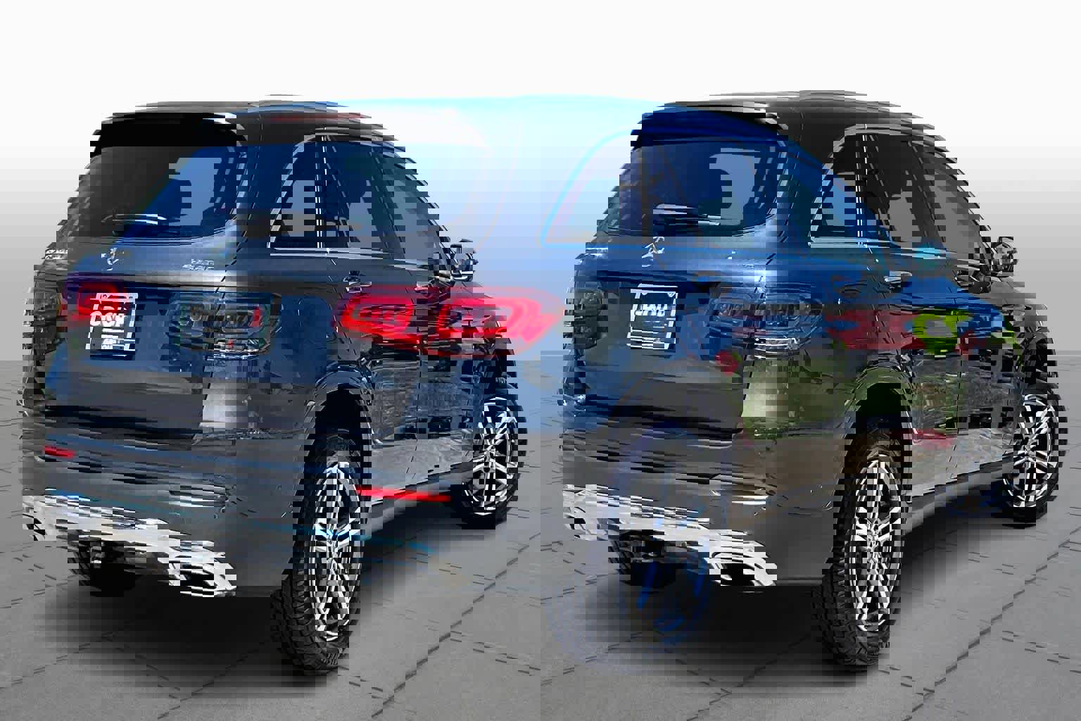 Used 2021 Mercedes-Benz GLC 300 4MATIC image 12