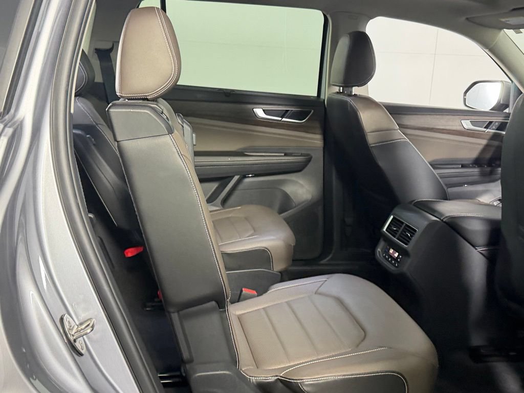 Used 2024 Volkswagen Atlas SEL AWD/4WD image 30