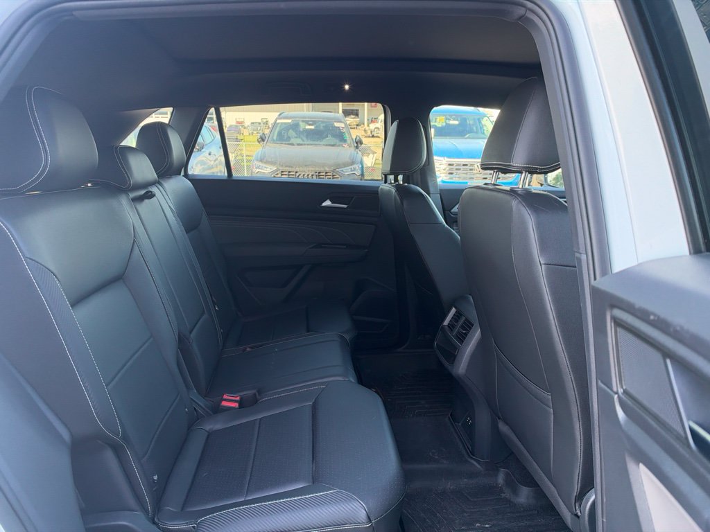 Used 2023 Volkswagen Atlas Cross Sport SEL R-Line AWD/4WD image 11