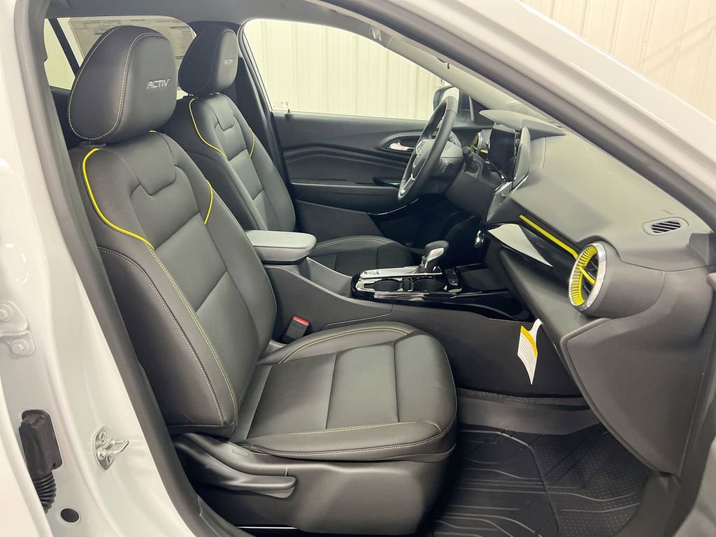Used 2025 Chevrolet Trax ACTIV w/ Driver Confidence Package FWD image 21