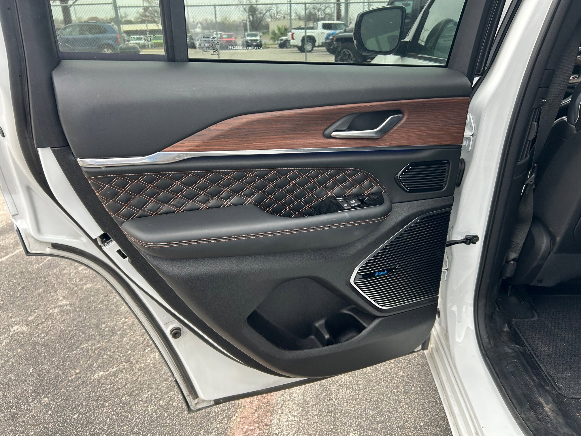 Used 2024 Jeep Grand Cherokee Summit image 15