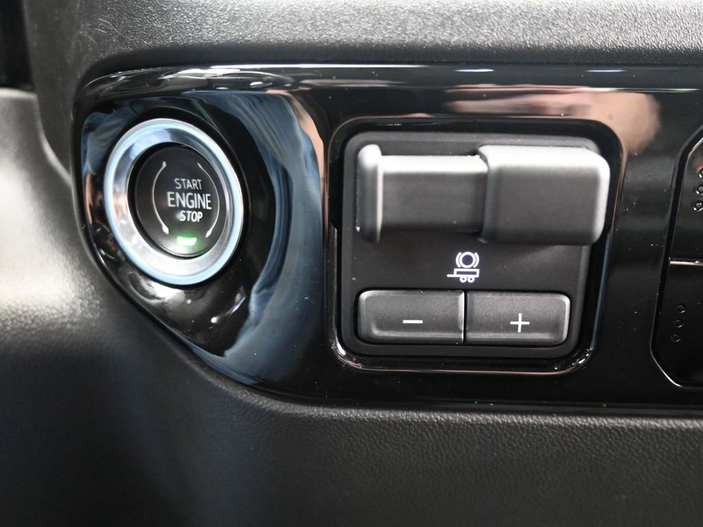 Used 2024 Chevrolet Silverado 2500 LT w/ Convenience Package image 27