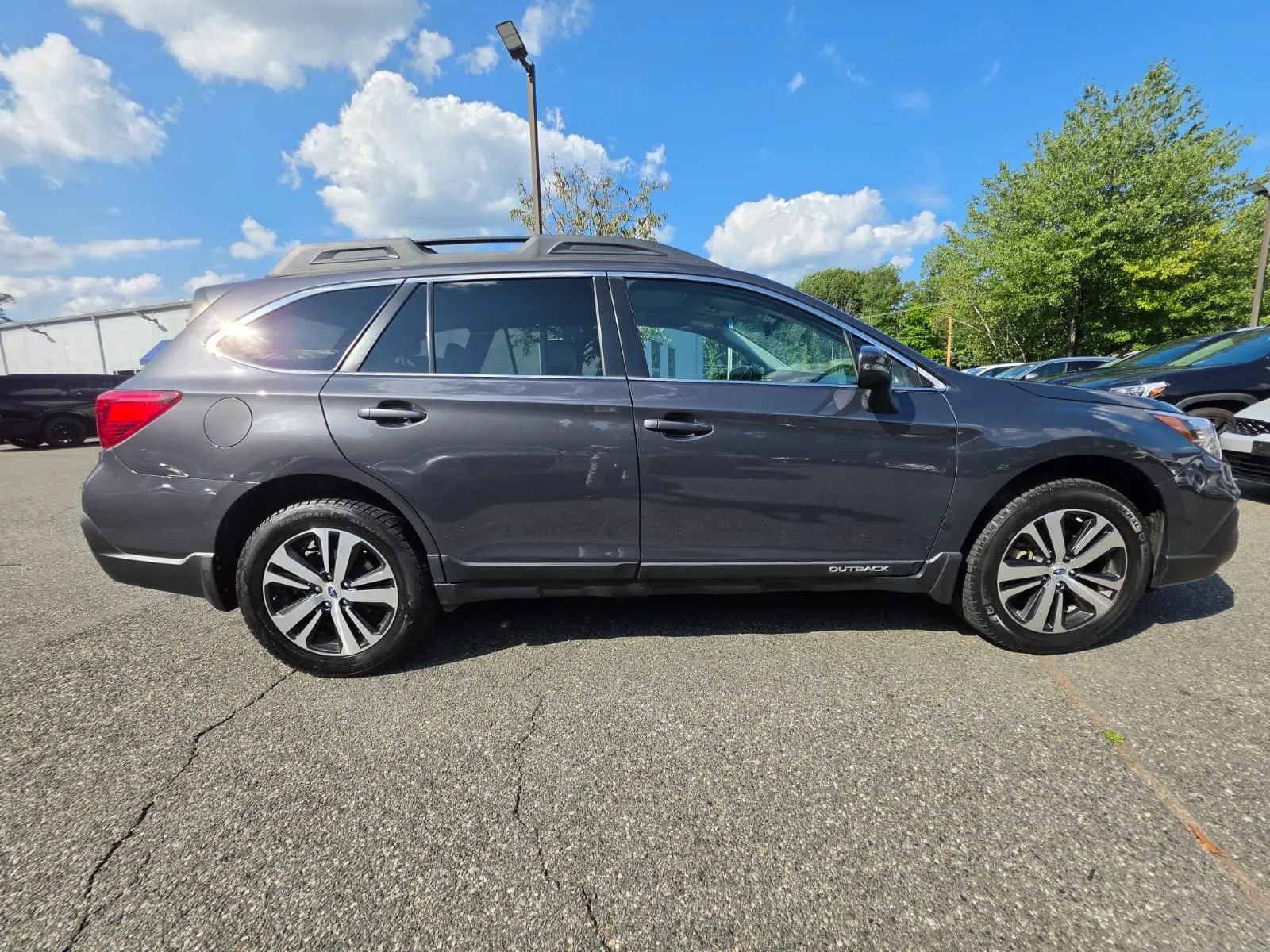 Used 2018 Subaru Outback 2.5i Limited AWD/4WD image 6
