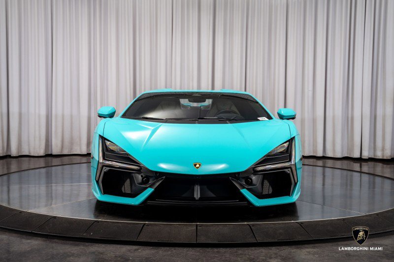 Used 2025 Lamborghini Revuelto image 4
