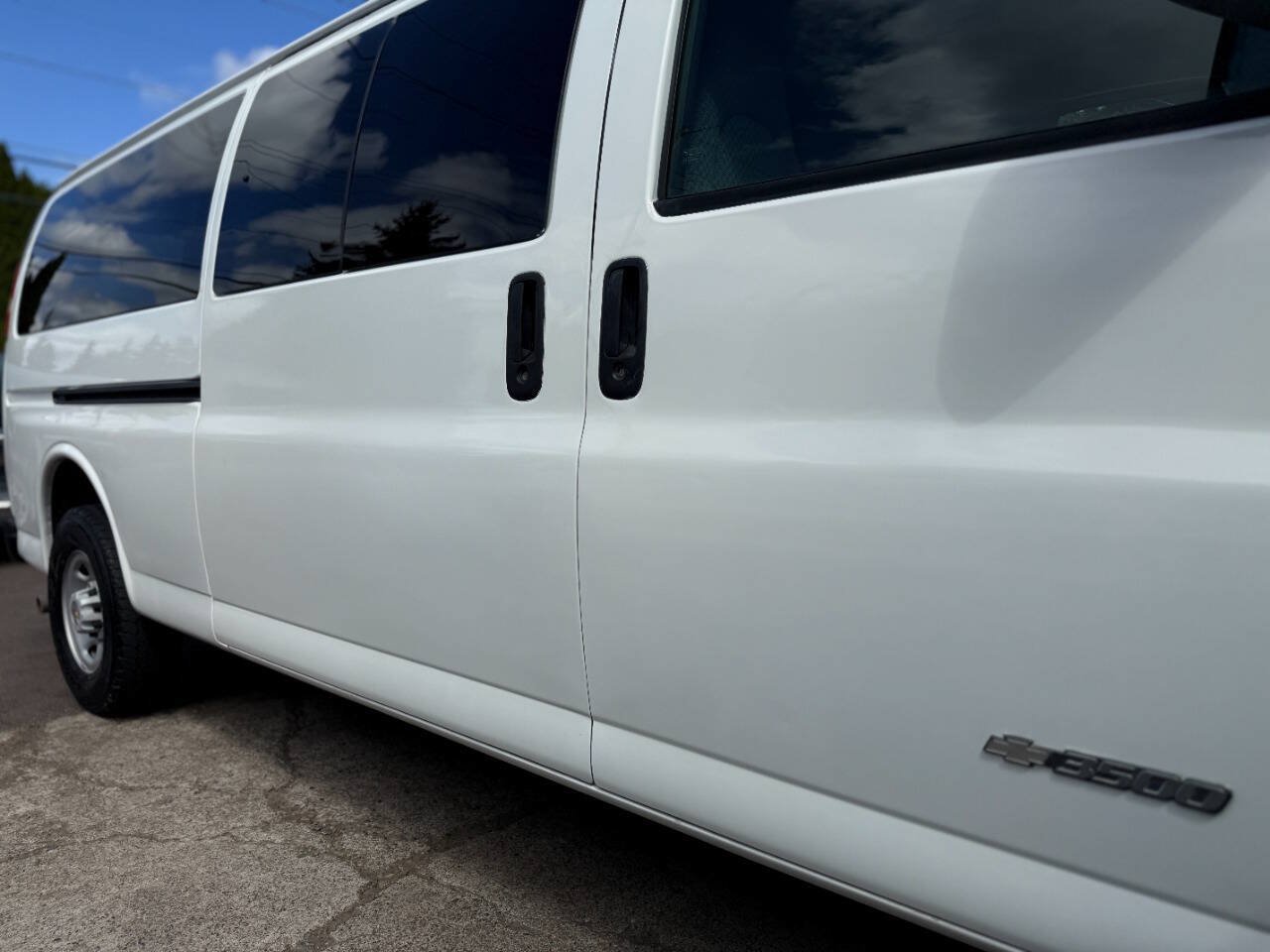 Used 2003 Chevrolet Express 3500 Extended Passenger RWD image 26
