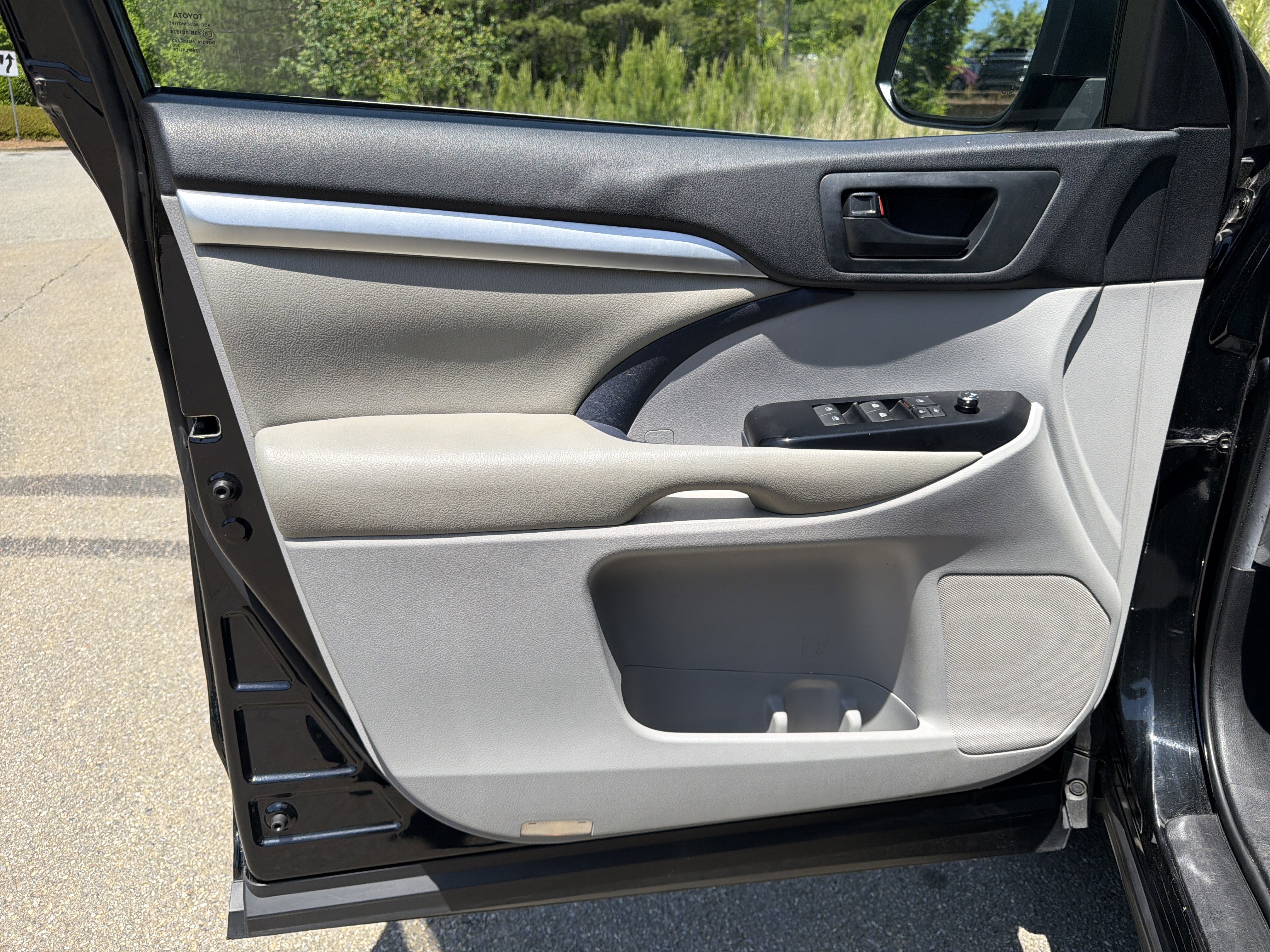 Used 2019 Toyota Highlander LE FWD image 10