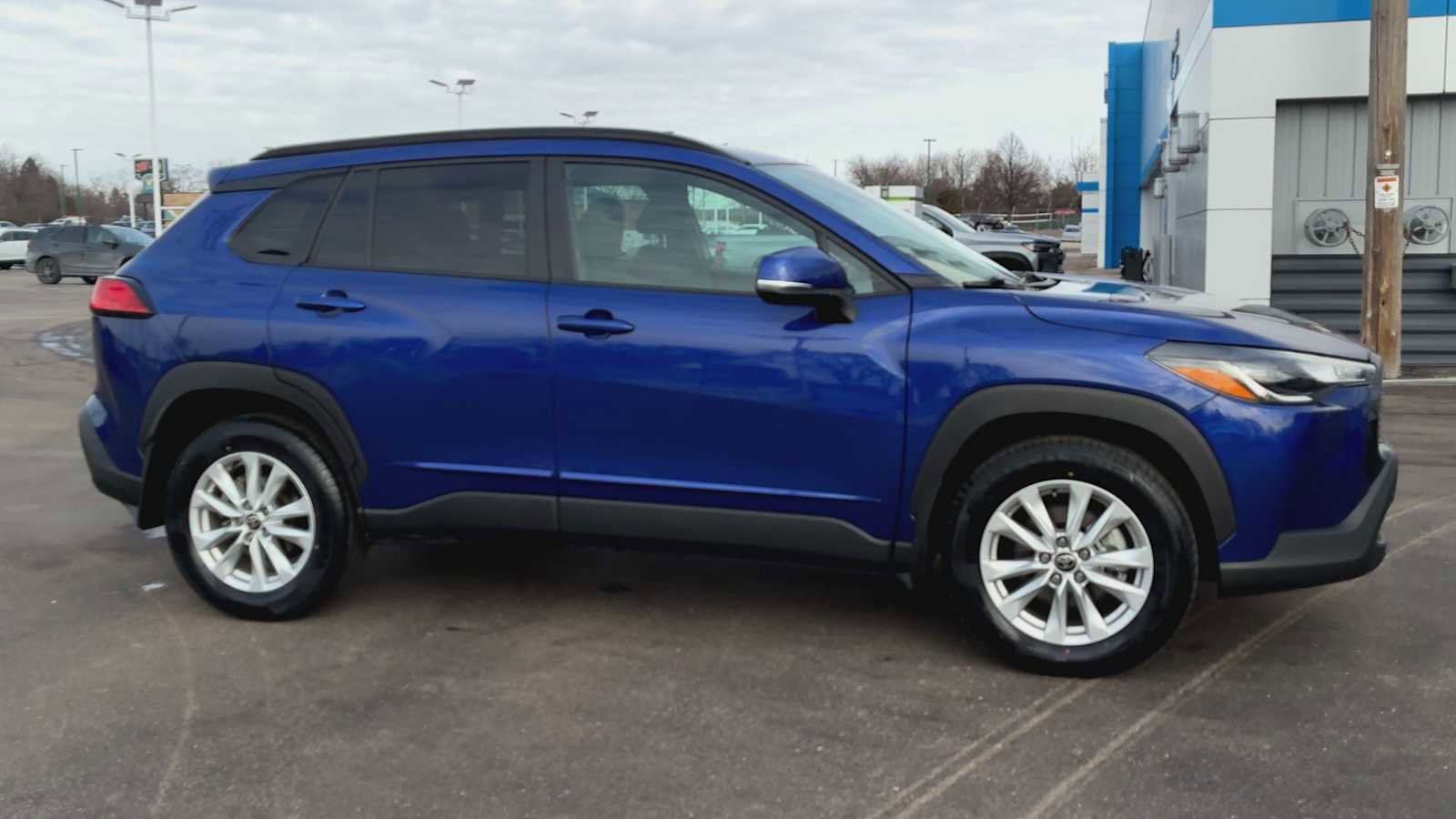 Used 2023 Toyota Corolla Cross LE image 9