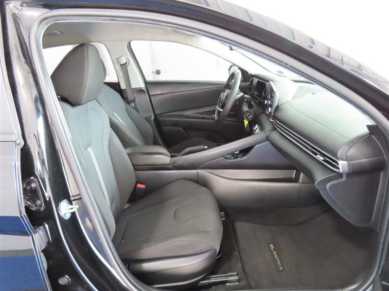 Used 2024 Hyundai Elantra SE FWD image 31