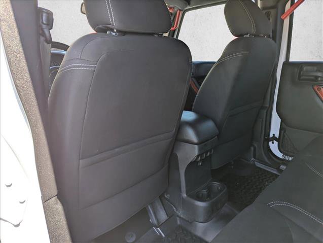 Used 2015 Jeep Wrangler Unlimited Sahara w/ Connectivity Group image 17