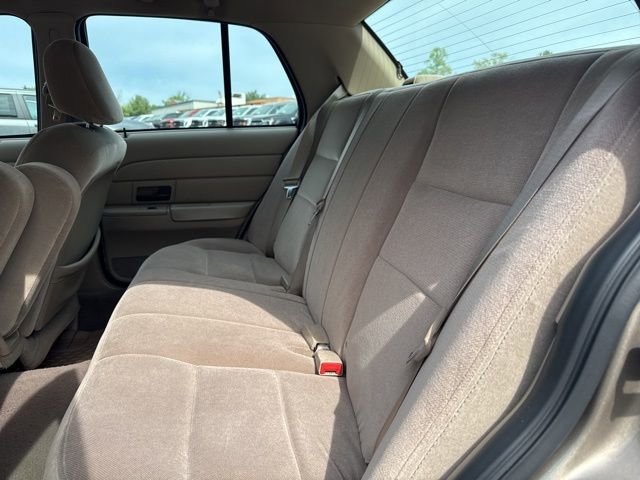 Used 2003 Ford Crown Victoria RWD image 17