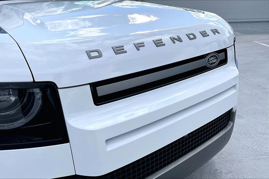 Used 2025 Land Rover Defender 90 X-Dynamic SE image 31