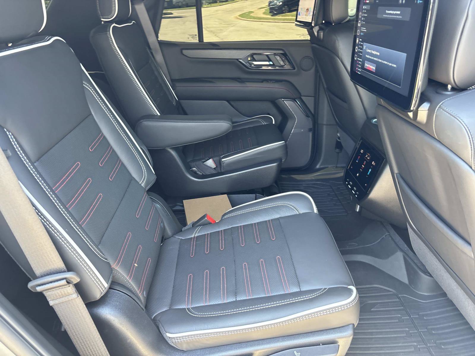 Used 2026 GMC Yukon AT4 Ultimate w/ LPO, Floor Liner Package AWD/4WD image 32