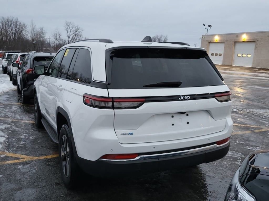 Used 2024 Jeep Grand Cherokee Limited 4xe image 3