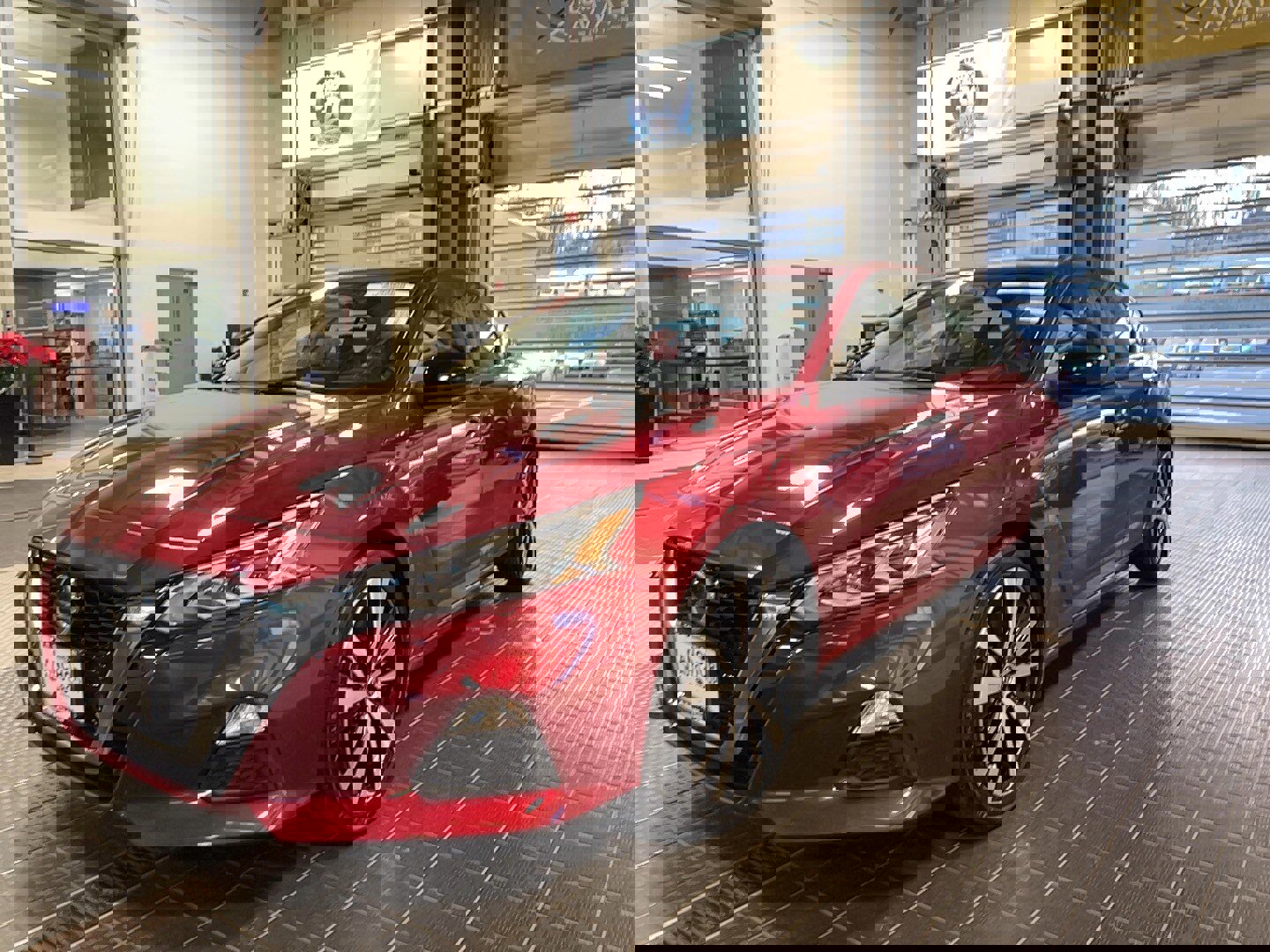 Used 2021 Nissan Altima 2.5 SR w/ SR Premium Package image 2