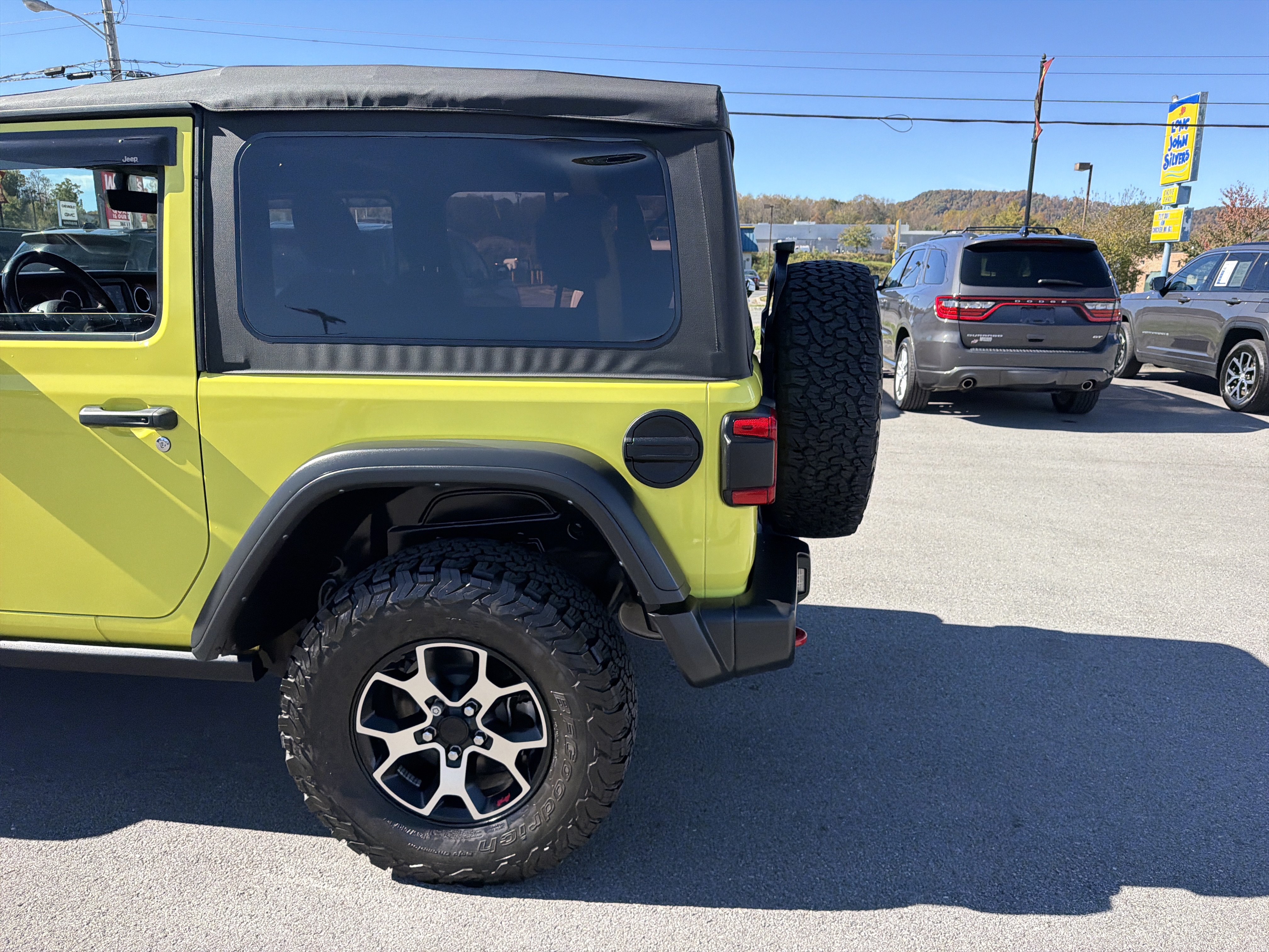 Used 2023 Jeep Wrangler Rubicon w/ LED Lighting Group AWD/4WD image 9