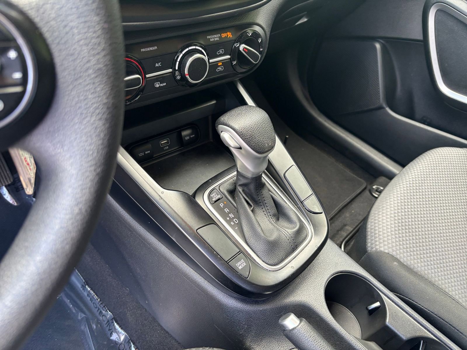 Used 2025 Kia Soul LX w/ LX Technology Package FWD image 36