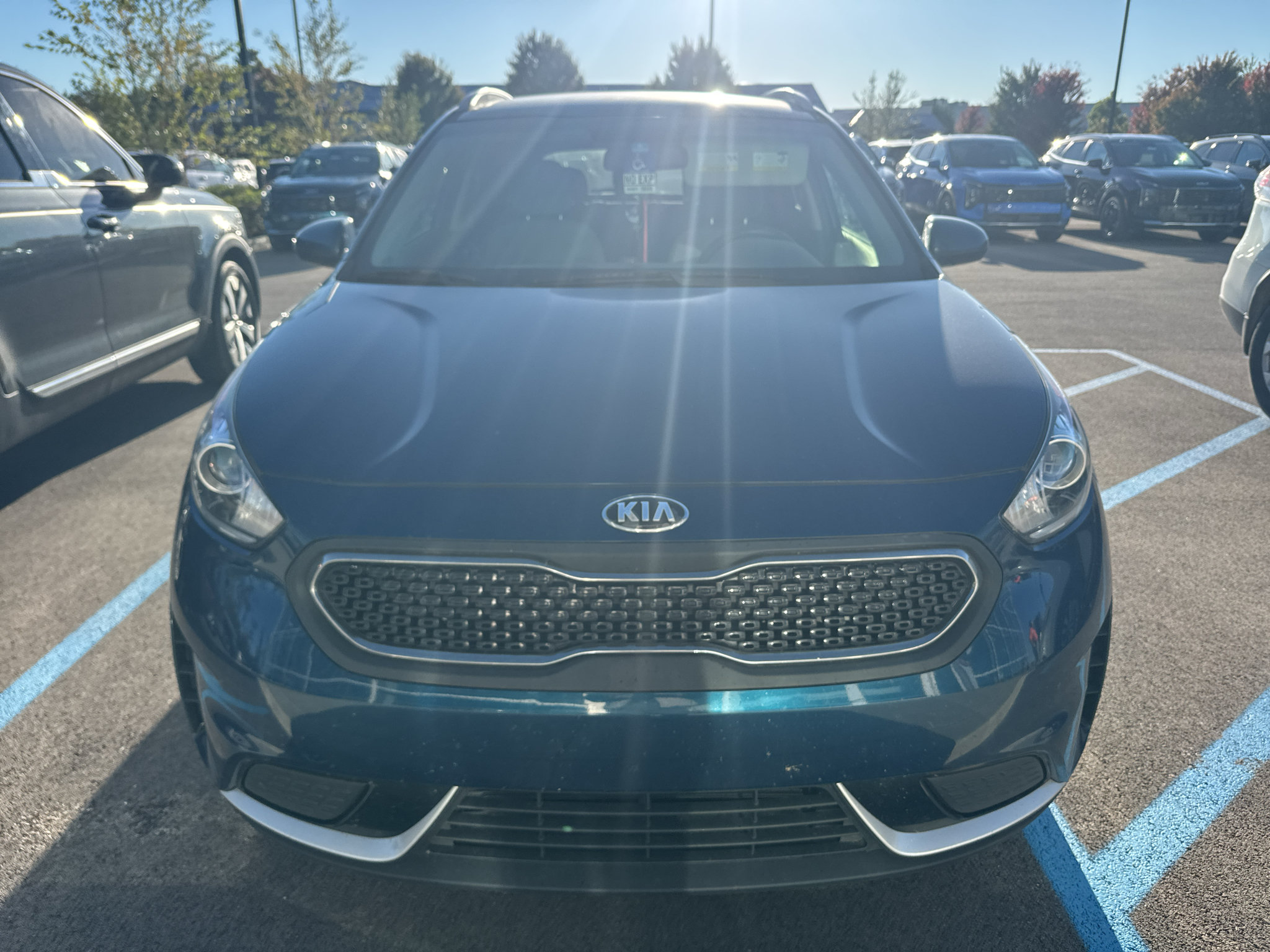 Used 2019 Kia Niro LX FWD image 2