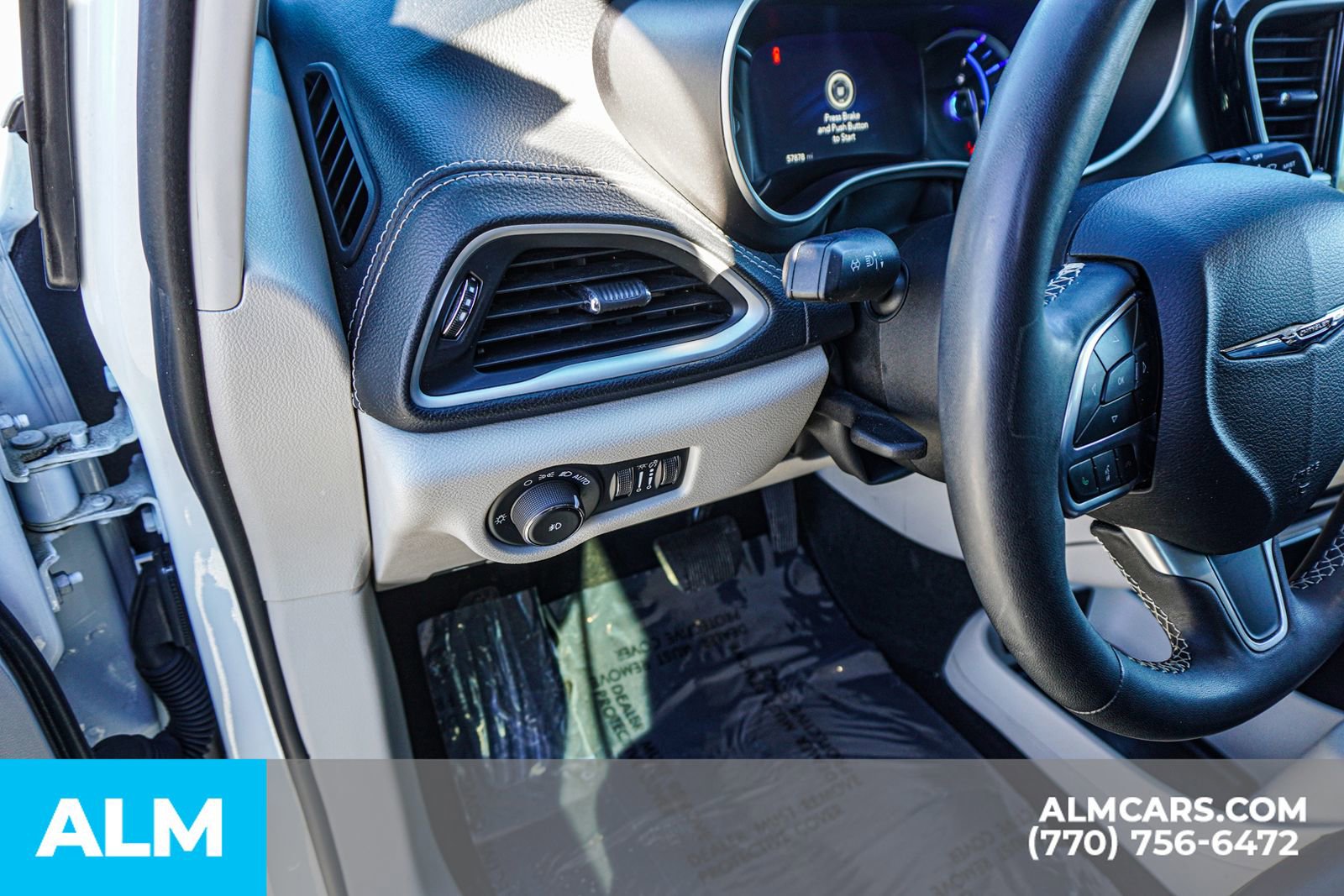 Used 2024 Chrysler Pacifica Select image 39