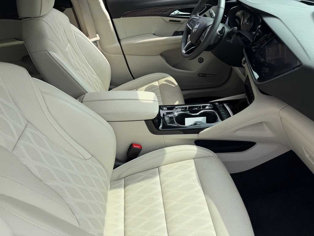 Used 2022 Buick Envision Avenir w/ Technology Package II FWD image 16