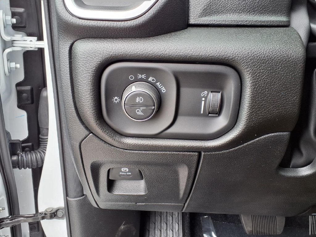New 2026 RAM 1500 Express AWD/4WD image 17