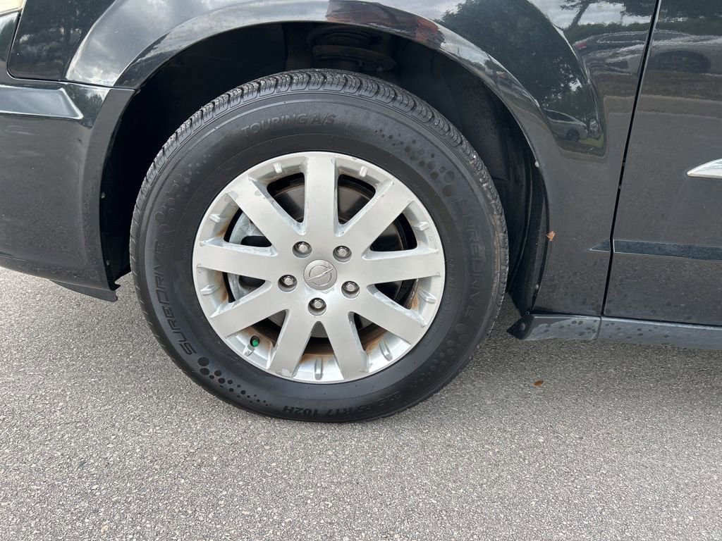Used 2014 Chrysler Town & Country Touring image 46