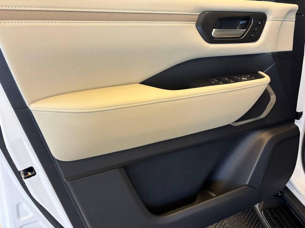 New 2026 Nissan Armada Platinum image 12