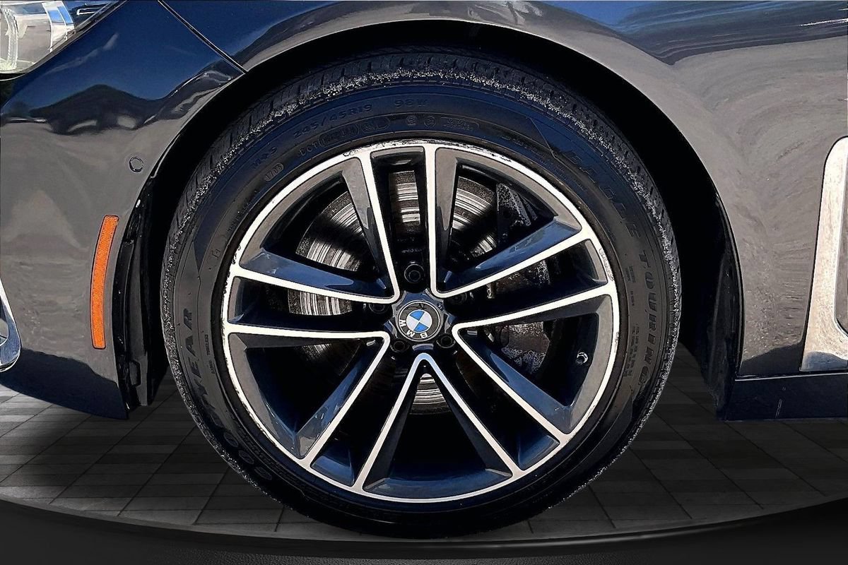 Used 2022 BMW 750i xDrive w/ Executive Package AWD/4WD image 36