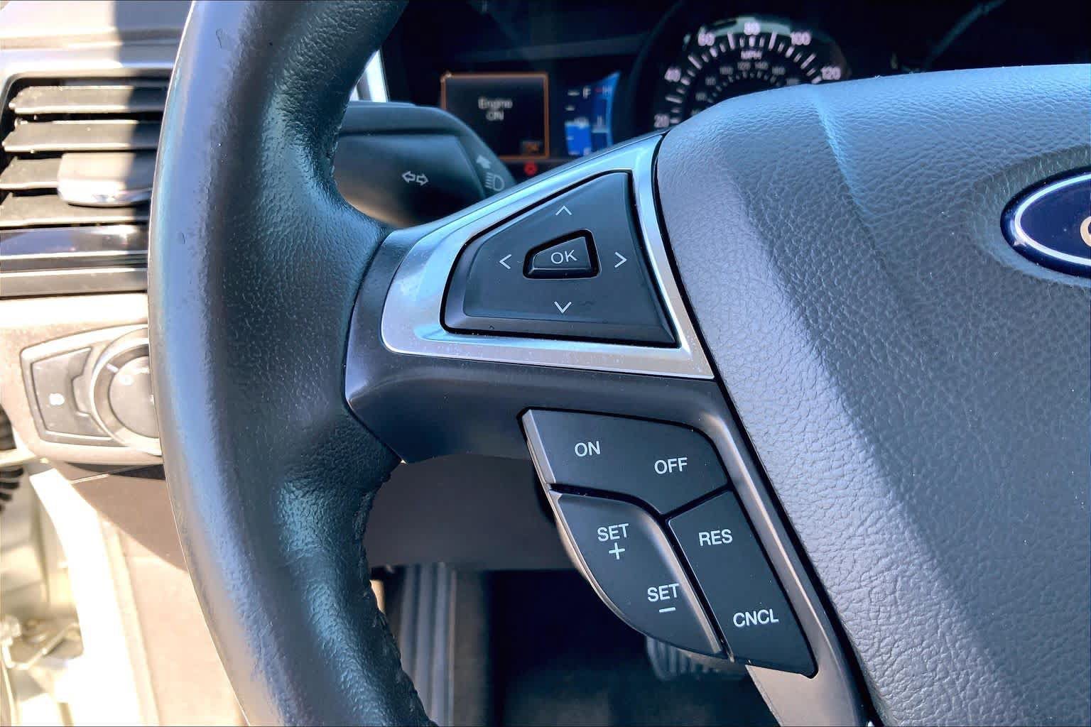 Used 2015 Ford Fusion SE FWD image 21