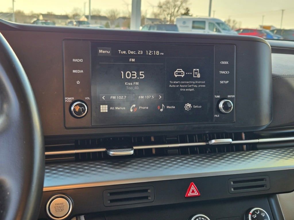 Used 2024 Kia Carnival LX image 23